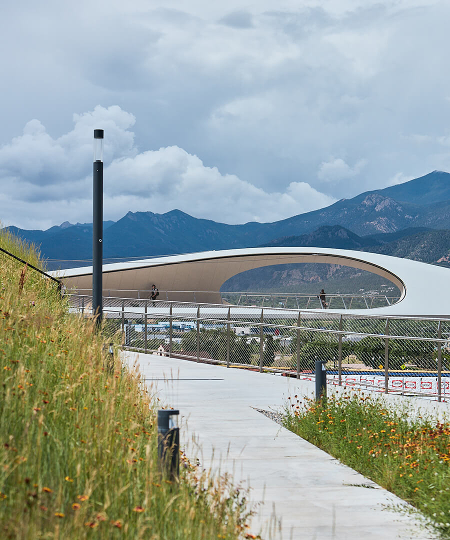 Walking bridge overlooking mountain range at Park Union